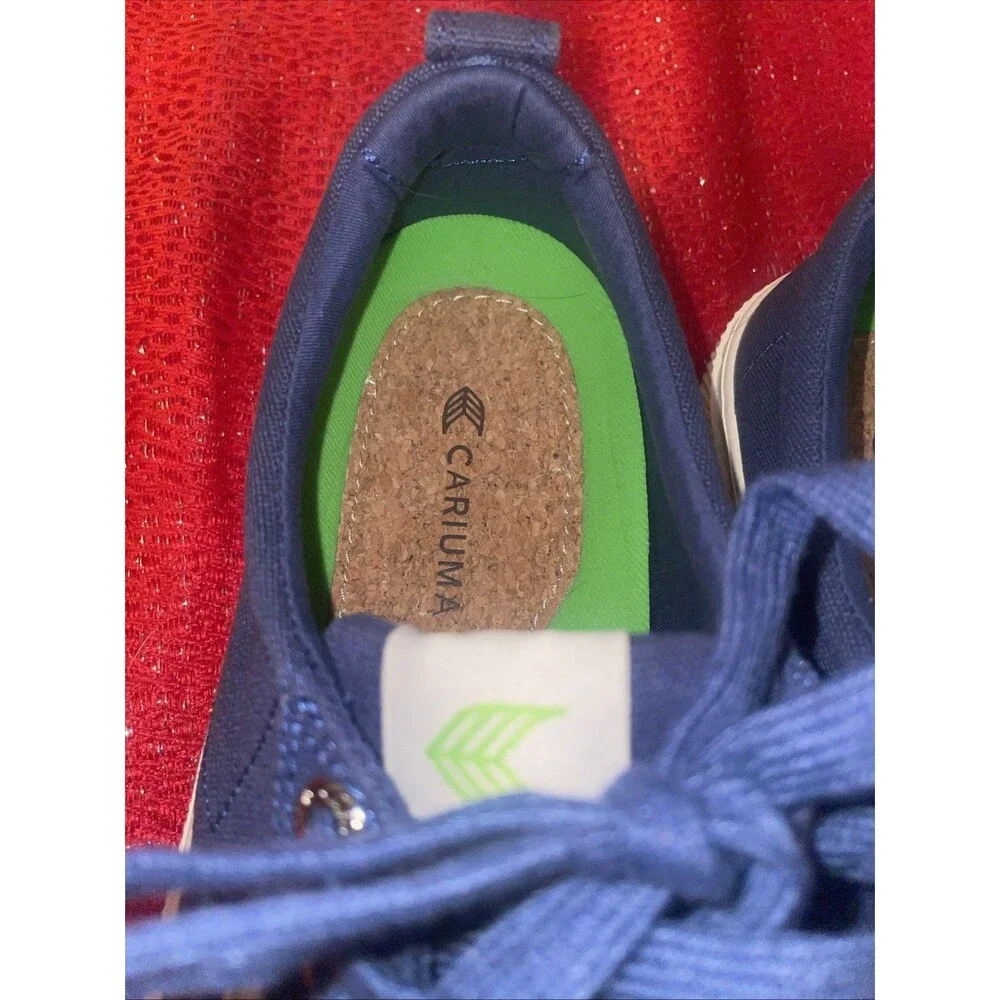 Cariuma Sneaker Size 8 Women 6.5 Men Navy